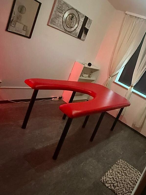 NEU TANTRA MILKING TABLE