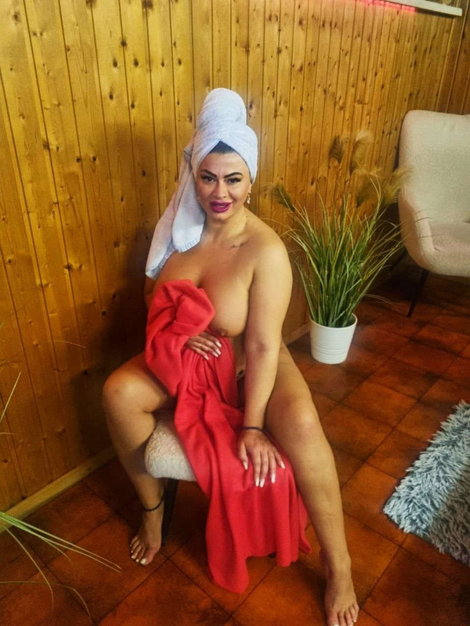 jessi-heisse-sexbombe-mit-geilen-kurven-ab-15-2-26-wieder-im-enjoyment-of-life-6995ab78226033-31455436-6995ab78459f3673765024